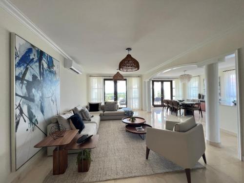 Χώρος καθιστικού στο The Country Club Residences at Grand Reserve