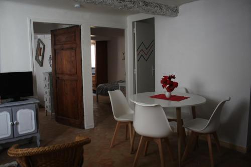 Televízia a/alebo spoločenská miestnosť v ubytovaní La Maison de Michele