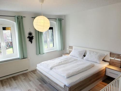Postel nebo postele na pokoji v ubytování Ferienwohnung Xxl-Lausitz