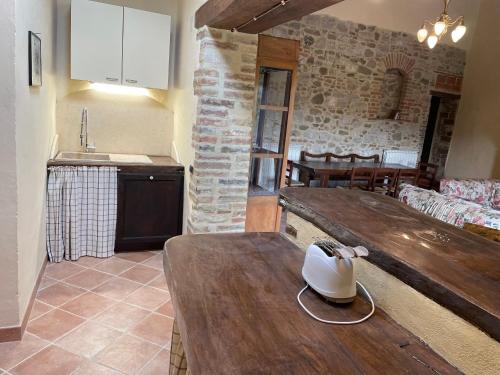 a kitchen with a wooden table in a room at Agriturismo Materno in Radicondoli