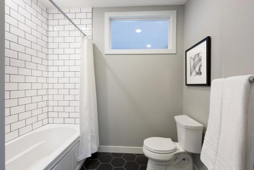 Lakefront Luxury – Photos 3