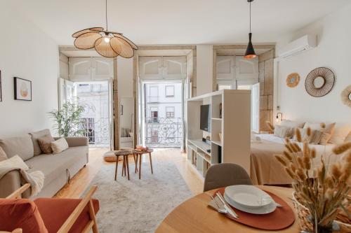 Virtudes Flat w/ AC & Balcony by LovelyStay