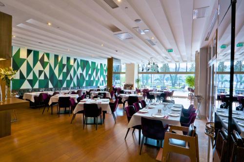 Dosso Dossi Hotels & SPA Downtownにあるレストランまたは飲食店