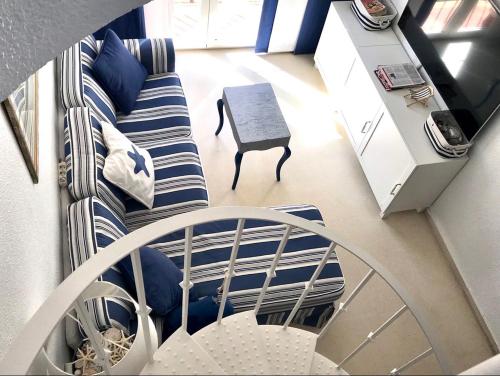 A seating area at Apartamento DUPLEX CRUZ DEL MAR