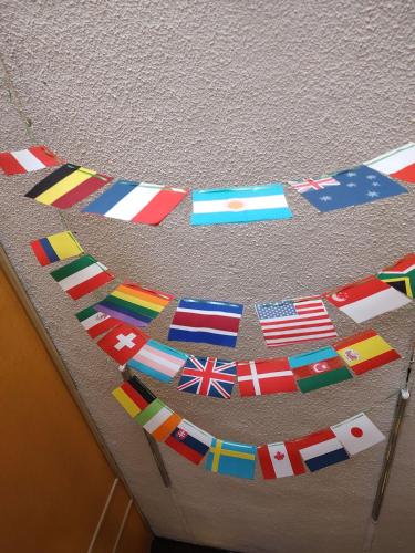 a table topped with flags of different countries at Casa El Colibrí CEC in Tehuacán