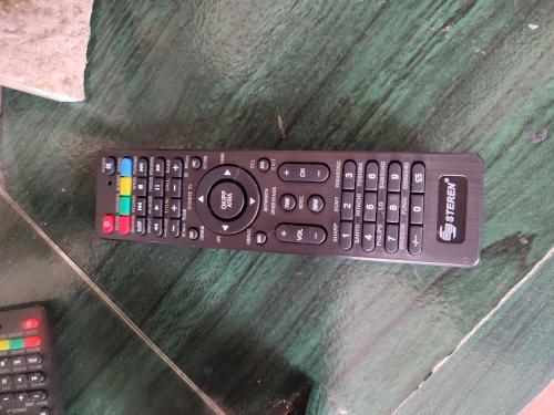 a remote control sitting on top of a table at Casa El Colibrí CEC in Tehuacán