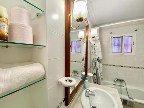 a bathroom with a sink and a mirror at Casa 3 habitaciones y Piscina de temporada compartida - - Jacuzzi Spa No incluido -- By TrassierraRooms in Córdoba