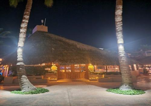 Gambar di galeri bagi Best Location in Medano Beach -Marina Sol LRG 2 Bed Steps to Beach, Downtown & Marina di Cabo San Lucas