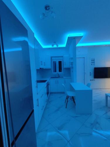 Una cocina o cocineta en Infinity Blue Suite
