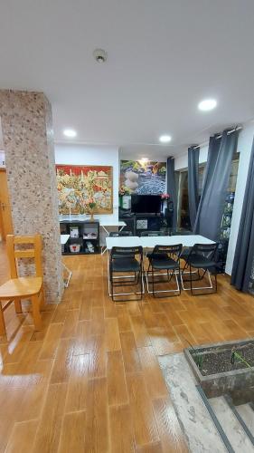 a large living room with a table and chairs at Residencial Condado in Faro