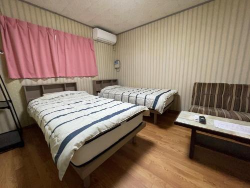 Un pat sau paturi într-o cameră la Ryokan Warajisha - Vacation STAY 67784v