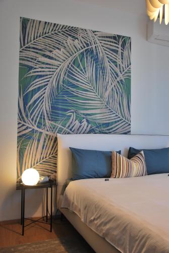 מיטה או מיטות בחדר ב-Suite 51 Appartamento con terrazzo a 50 mt dal lago - Private Parking
