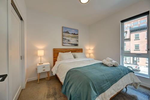 Postel nebo postele na pokoji v ubytování TripMontreal 201