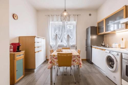 a kitchen with a table and a kitchen with a washing machine at Il Loft di Guido in Vicenza