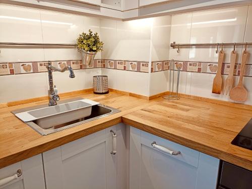 A kitchen or kitchenette at Apartamento Little Xoan