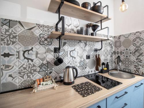 Η κουζίνα ή μικρή κουζίνα στο Studio apartman Orhideja