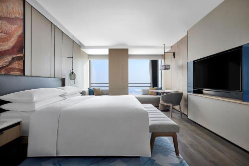 TV a/nebo společenská místnost v ubytování Changzhou Marriott Hotel Jintan