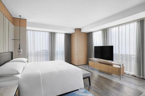 TV a/nebo společenská místnost v ubytování Changzhou Marriott Hotel Jintan