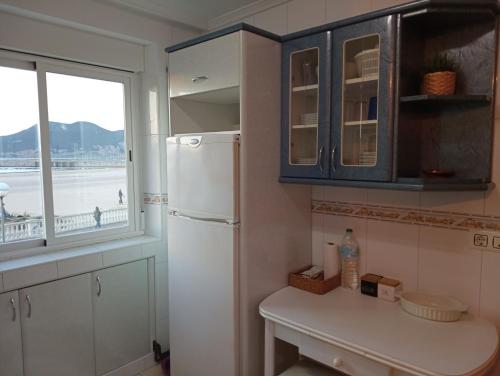 Kuchyň nebo kuchyňský kout v ubytování Apartamento en la playa