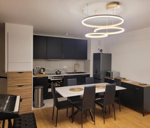 Kuchyňa alebo kuchynka v ubytovaní Appartement chic 5 min Disneyland/Vallée Village