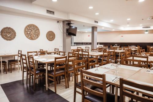 Vitoria Hotelにあるレストランまたは飲食店