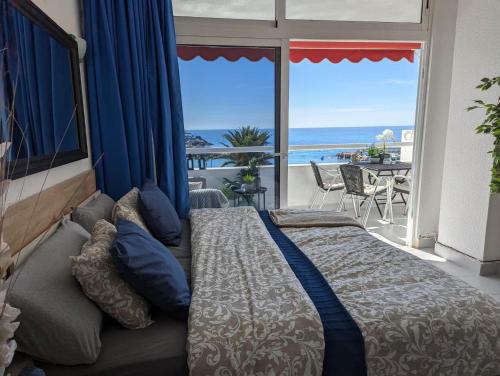Posteľ alebo postele v izbe v ubytovaní Beachfront studio apartment Puerto Rico