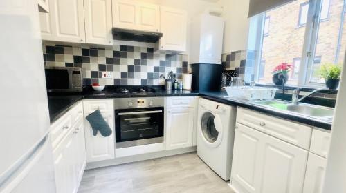 Amazing Location - City of London- 2 Bedroom Stunning Canal View House With Private Garden,Parking & Balcony photo 42