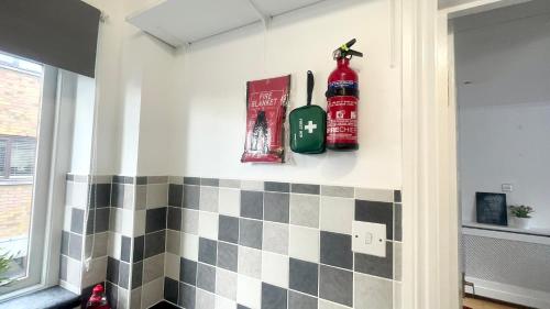 Amazing Location - City of London- 2 Bedroom Stunning Canal View House With Private Garden,Parking & Balcony photo 41