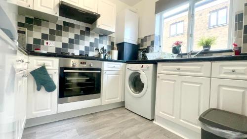 Amazing Location - City of London- 2 Bedroom Stunning Canal View House With Private Garden,Parking & Balcony photo 40