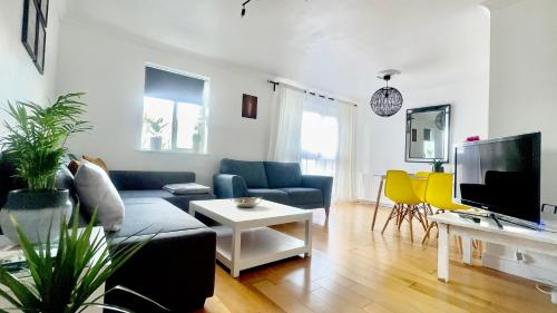 Amazing Location - City of London- 2 Bedroom Stunning Canal View House With Private Garden,Parking & Balcony photo 17