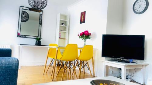 Amazing Location - City of London- 2 Bedroom Stunning Canal View House With Private Garden,Parking & Balcony photo 18