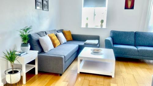 Amazing Location - City of London- 2 Bedroom Stunning Canal View House With Private Garden,Parking & Balcony photo 25