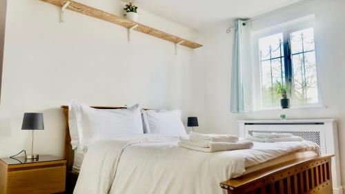 Amazing Location - City of London- 2 Bedroom Stunning Canal View House With Private Garden,Parking & Balcony photo 3