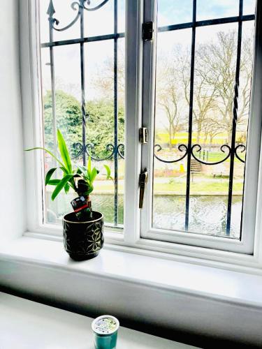 Amazing Location - City of London- 2 Bedroom Stunning Canal View House With Private Garden,Parking & Balcony photo 34