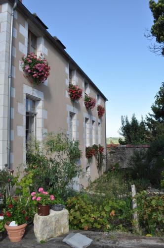 a building with flower boxes on the side of it at Le Cep en Sancerrois in Sancerre