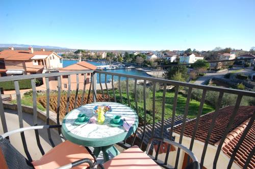 Apartments by the sea Vantacici, Krk - 20659