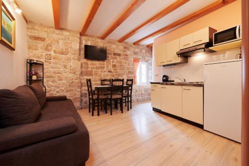 Apartments and rooms by the sea Trogir - 16844