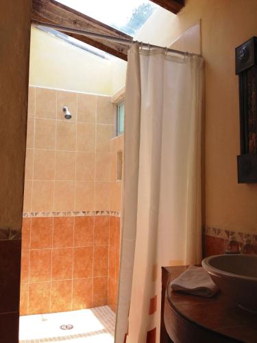 Koupelna v ubytování Cabañas La Cascada
