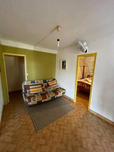 Llit o llits en una habitació de Le jardin fleuri