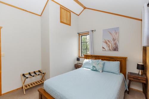 a bedroom with a bed and a window at Nadarra Hideaway in Otorohanga