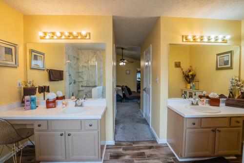 a bathroom with two sinks and a large mirror at K & C Mountain View Cottage in Stone Mountain