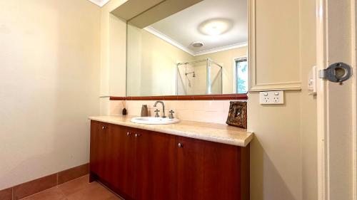 Koupelna v ubytování Boardwalk House by GoodLive