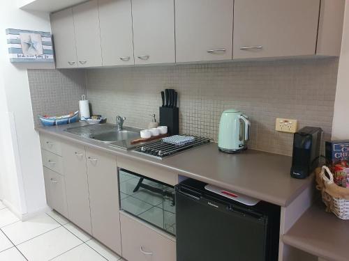 Dapur atau dapur kecil di Jackies Studio Apartment