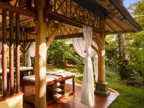 Jardín al aire libre en Villa Park Sun Island Resort