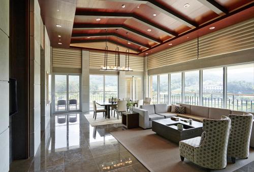 Χώρος καθιστικού στο The Suites Hotel Namwon