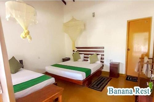 Postel nebo postele na pokoji v ubytování Banana Rest Sigiriya