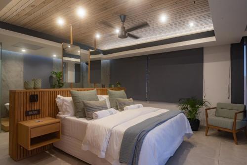 Katil atau katil-katil dalam bilik di Ballito Sands Penthouses