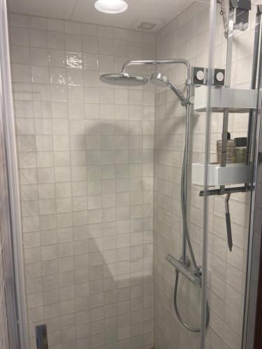 Koupelna v ubytování Tuinkamer in Monumentaal pand