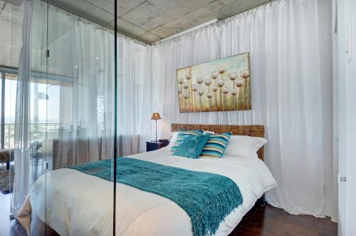 Een bed of bedden in een kamer bij Les Immeubles Charlevoix - Le 760314