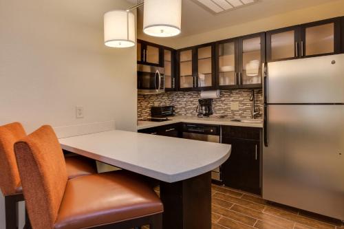 Staybridge Suites Atlanta Airport Image
